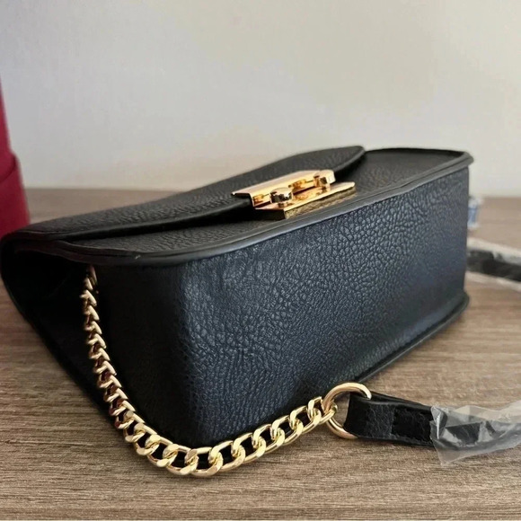 NWT small crossbody chain black gold - Picture 5 of 7